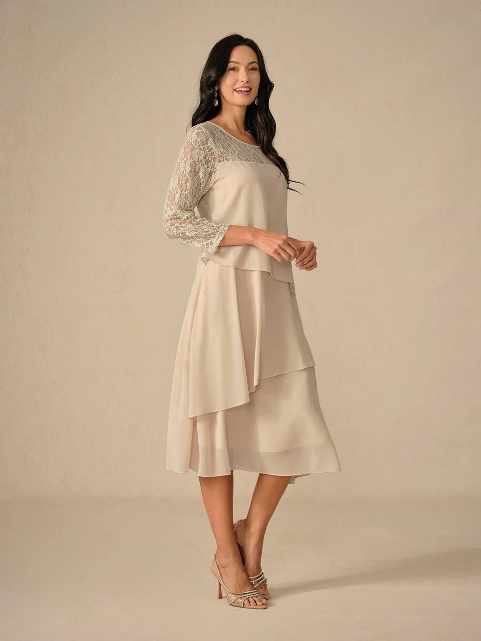 Katmanlı Dantel Detaylı Şifon Elbise