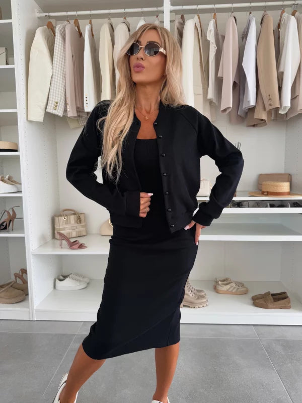 Karin Şıklığıyla Öne Çıkan Konforlu Elbise ve Ceket Takımı