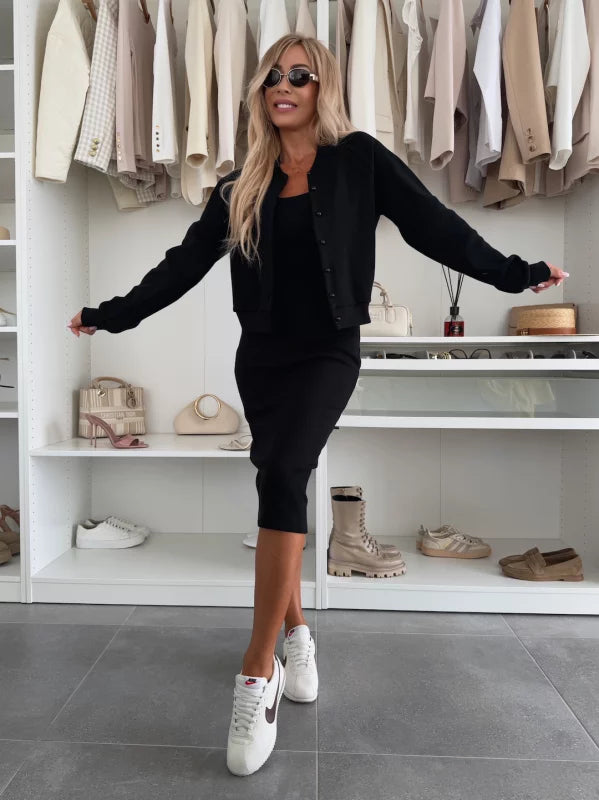 Karin Şıklığıyla Öne Çıkan Konforlu Elbise ve Ceket Takımı