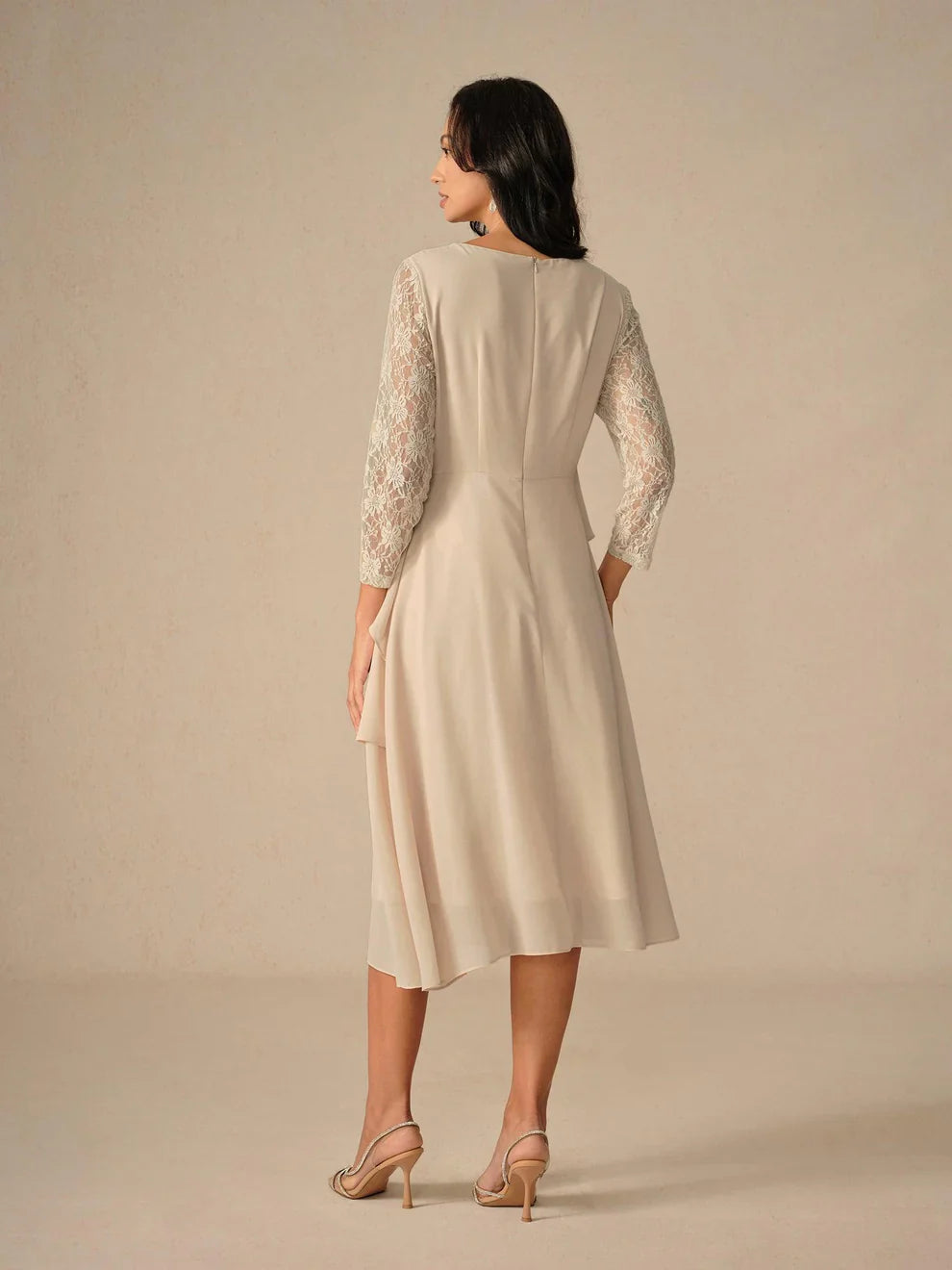 Katmanlı Dantel Detaylı Şifon Elbise